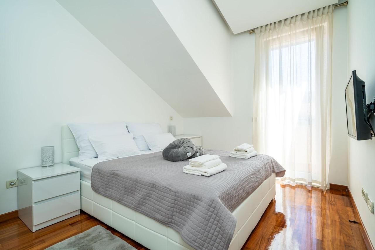 Apartma Elly *